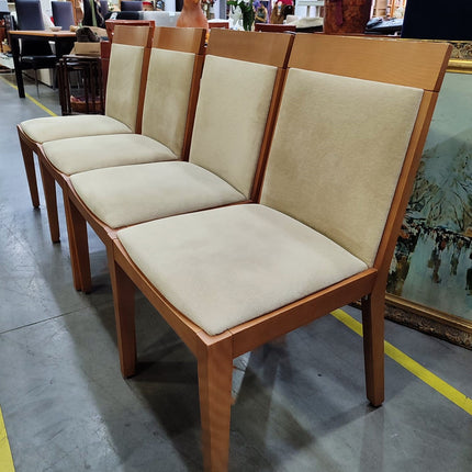 MESA EXTENSIBLE + CUATRO SILLAS
