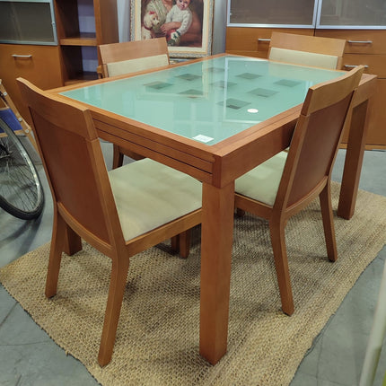 MESA EXTENSIBLE + CUATRO SILLAS