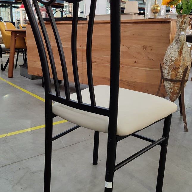 4 SILLAS DE COMEDOR