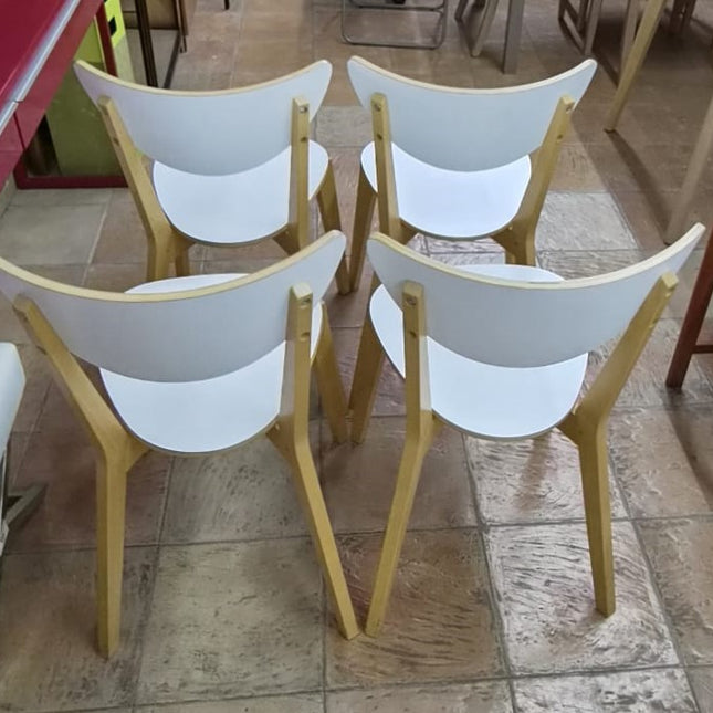 MESA CON SILLAS