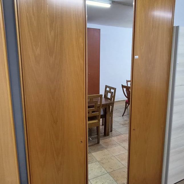 ARMARIO TRES PUERTAS