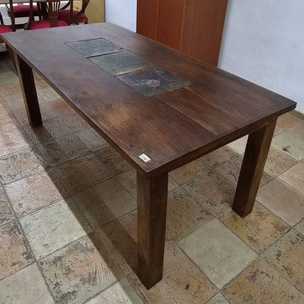 MESA CON SEIS SILLAS