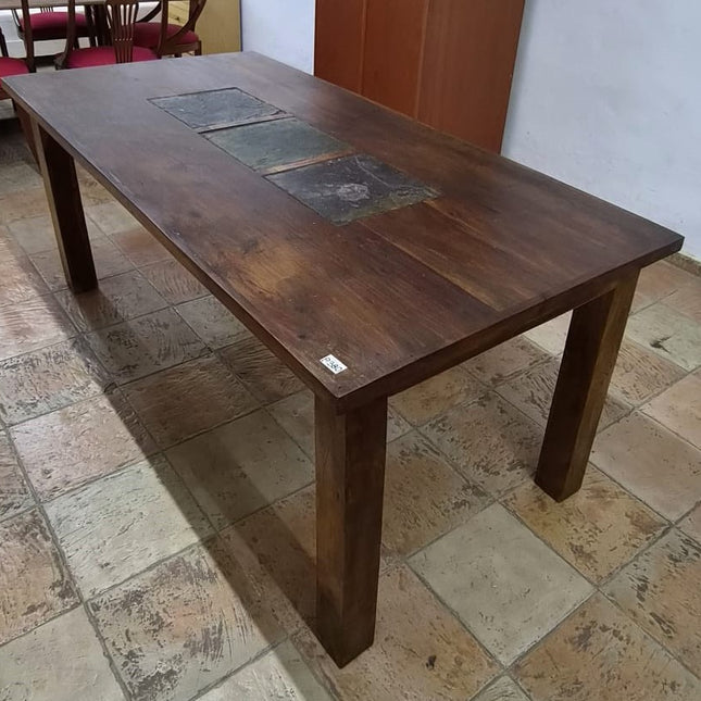 MESA CON SEIS SILLAS