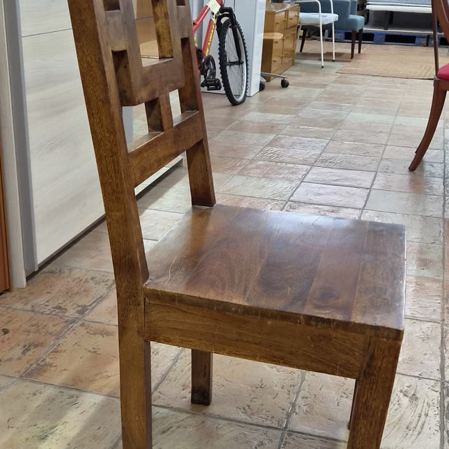 MESA CON SEIS SILLAS