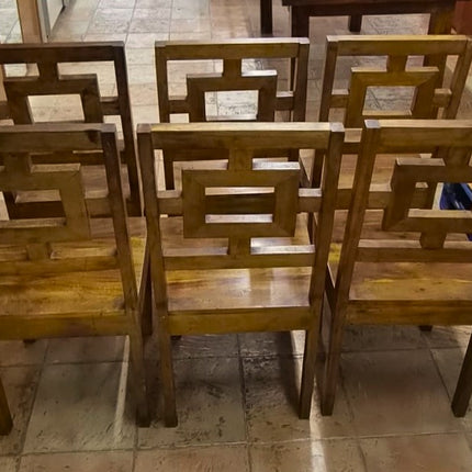 MESA CON SEIS SILLAS