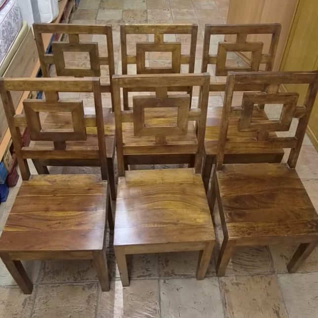 MESA CON SEIS SILLAS