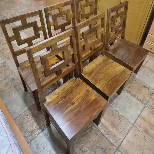 MESA CON SEIS SILLAS