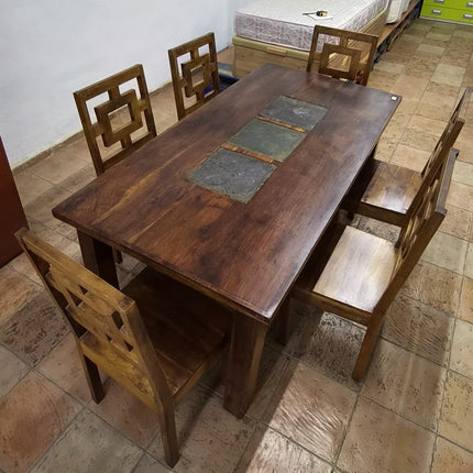 MESA CON SEIS SILLAS