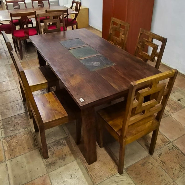 MESA CON SEIS SILLAS