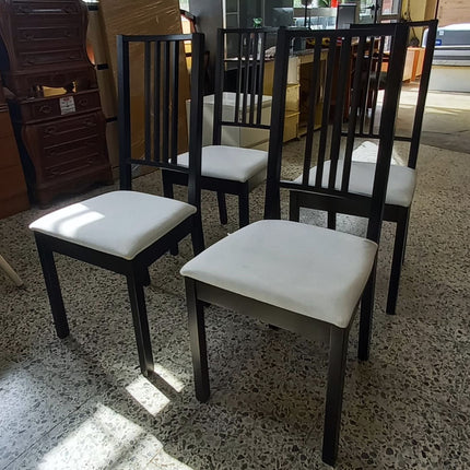 CUATRO SILLAS DE COMEDOR