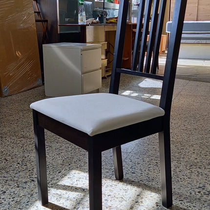 CUATRO SILLAS DE COMEDOR