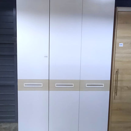 ARMARIO TRES PUERTAS