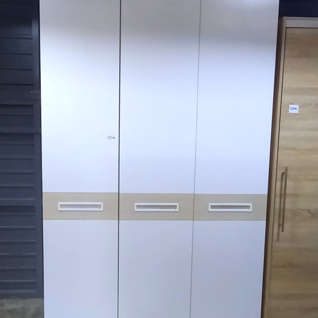 ARMARIO TRES PUERTAS