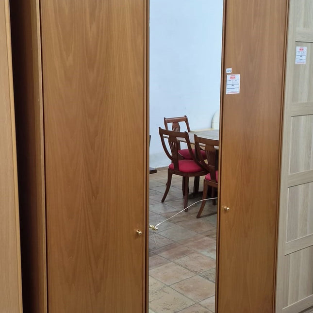 ARMARIO TRES PUERTAS