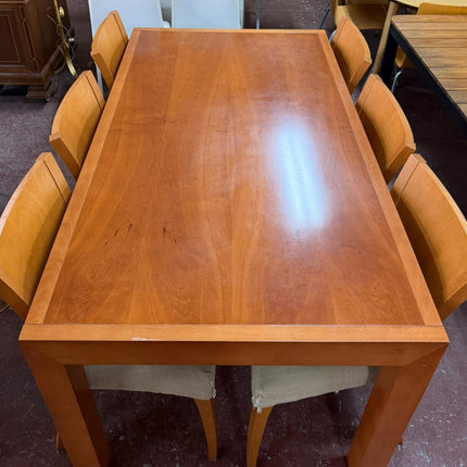 MESA DE COMEDOR Y SILLAS