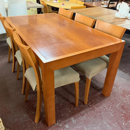 MESA DE COMEDOR Y SILLAS