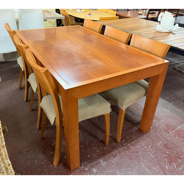 MESA DE COMEDOR Y SILLAS