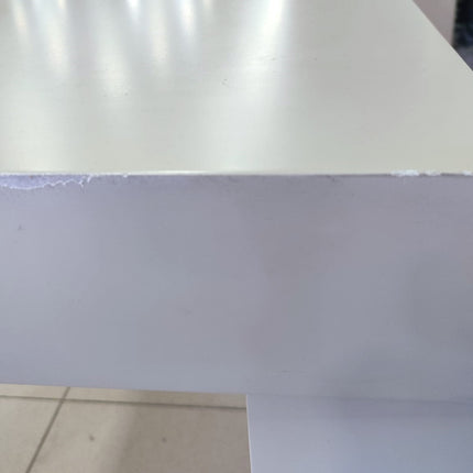 MESA EXTENSIBLE CON CUATRO SILLAS