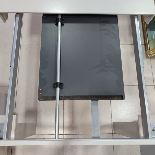 MESA EXTENSIBLE CON CUATRO SILLAS