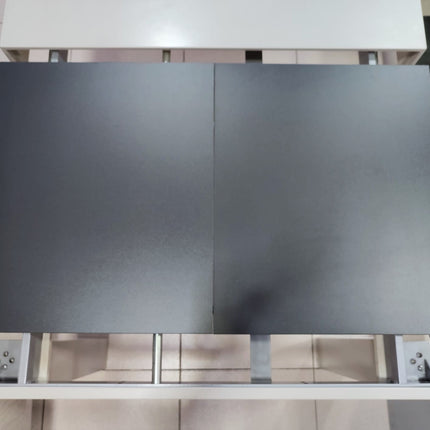 MESA EXTENSIBLE CON CUATRO SILLAS