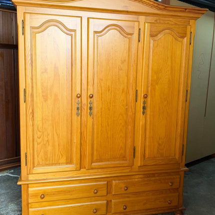ARMARIO TRES PUERTAS