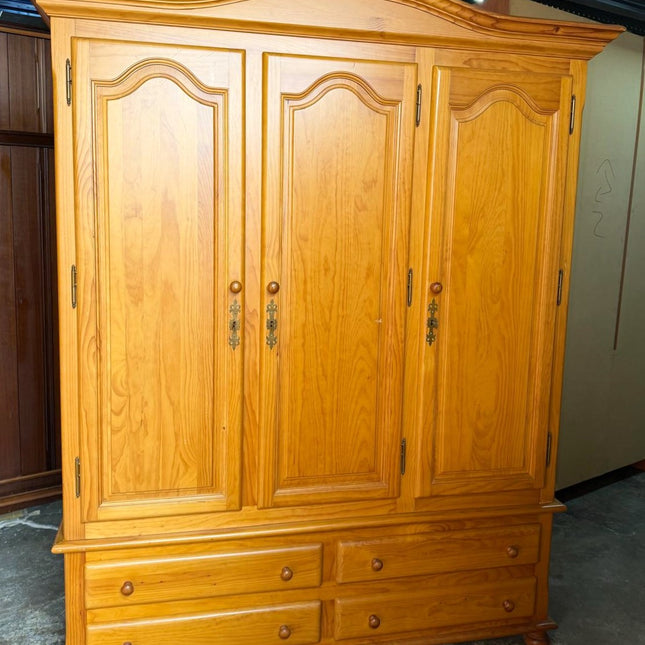 ARMARIO TRES PUERTAS