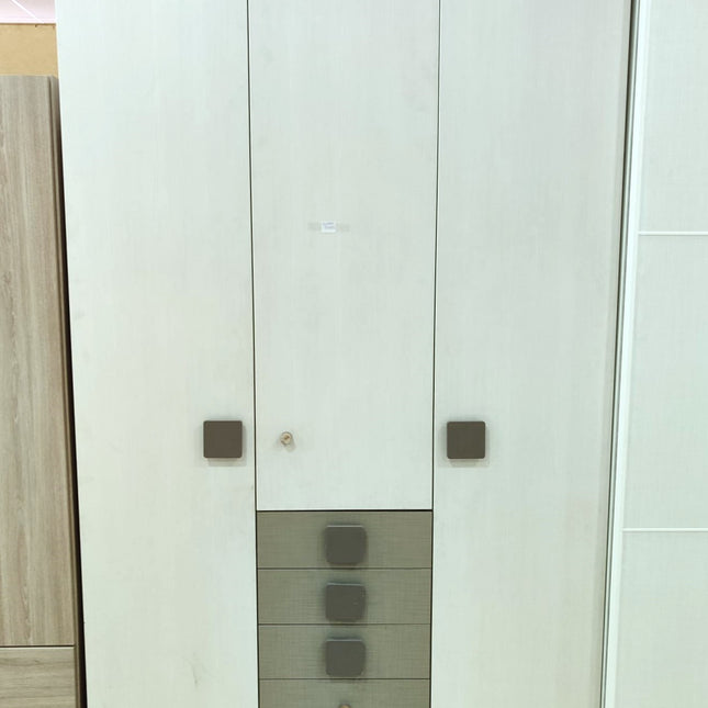 ARMARIO TRES PUERTAS