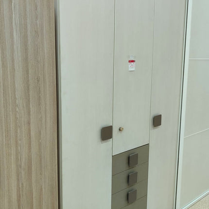 ARMARIO TRES PUERTAS