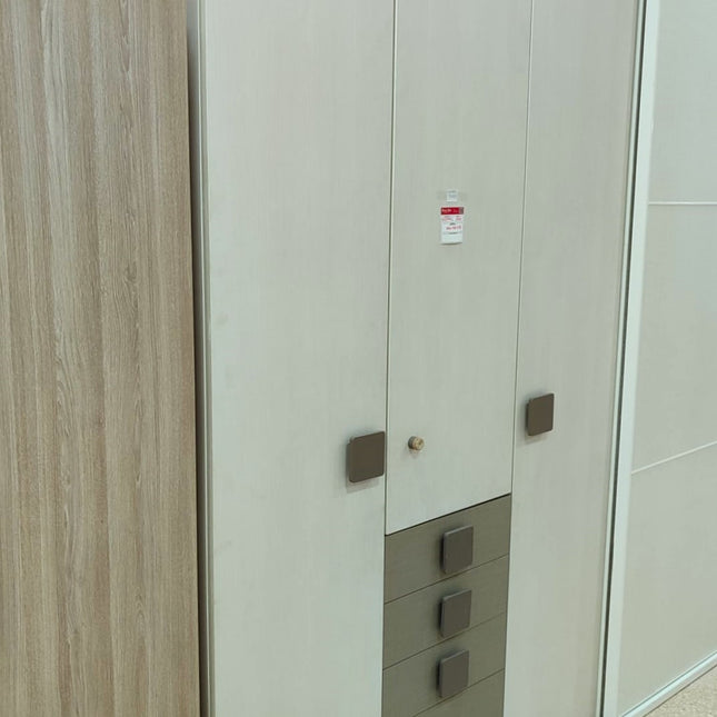 ARMARIO TRES PUERTAS