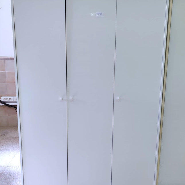 ARMARIO TRES PUERTAS