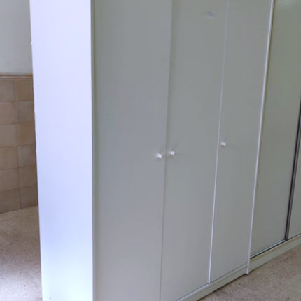 ARMARIO TRES PUERTAS