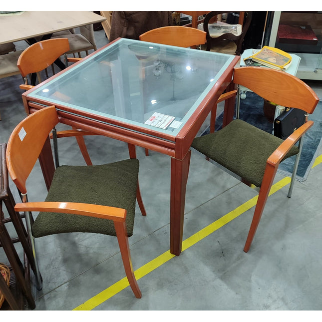 MESA CON CUATRO SILLAS