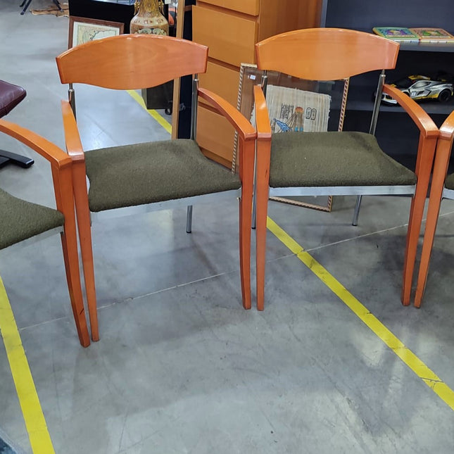 MESA CON CUATRO SILLAS