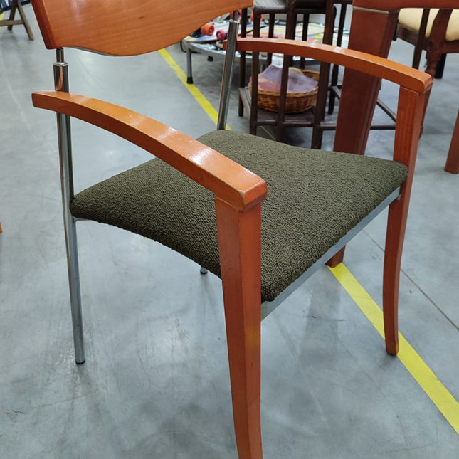 MESA CON CUATRO SILLAS