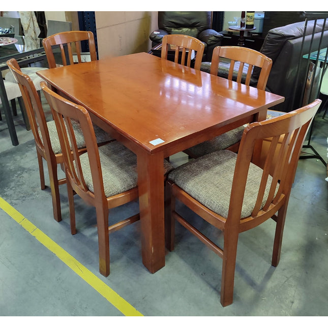 MESA DE COMEDOR CON SILLAS