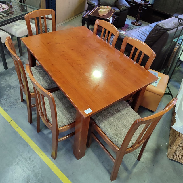 MESA DE COMEDOR CON SILLAS
