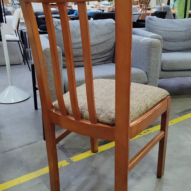 MESA DE COMEDOR CON SILLAS
