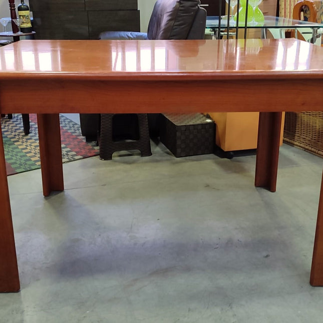 MESA DE COMEDOR CON SILLAS
