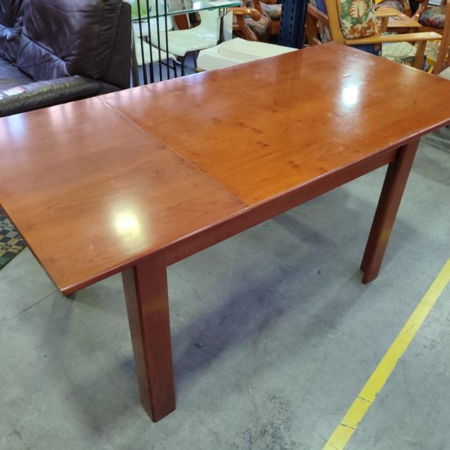 MESA DE COMEDOR CON SILLAS