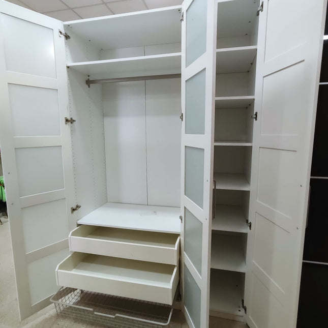 ARMARIO TRES PUERTAS
