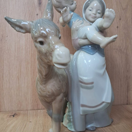FIGURA DECORATIVA DE PORCELANA