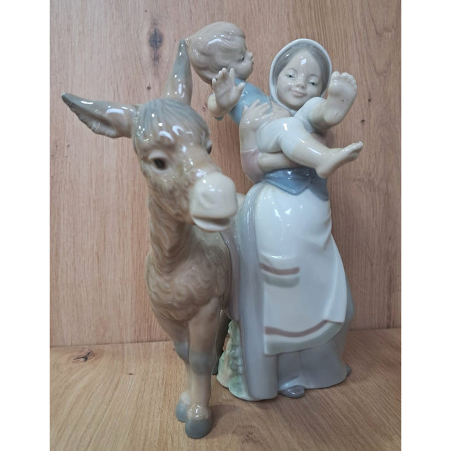 FIGURA DECORATIVA DE PORCELANA