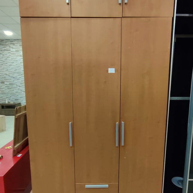ARMARIO TRES PUERTAS