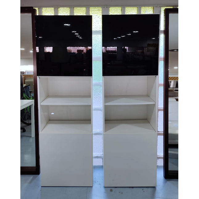 PAR DE MUEBLES AUXILIARES