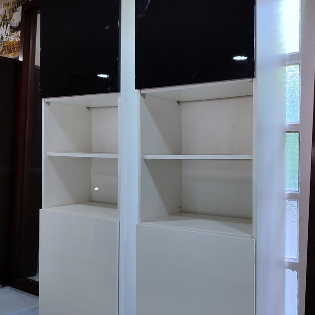 PAR DE MUEBLES AUXILIARES