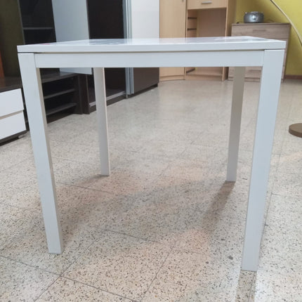 MESA DE COMEDOR PEQUEÑA
