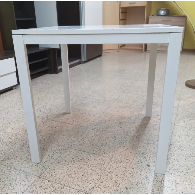 MESA DE COMEDOR PEQUEÑA