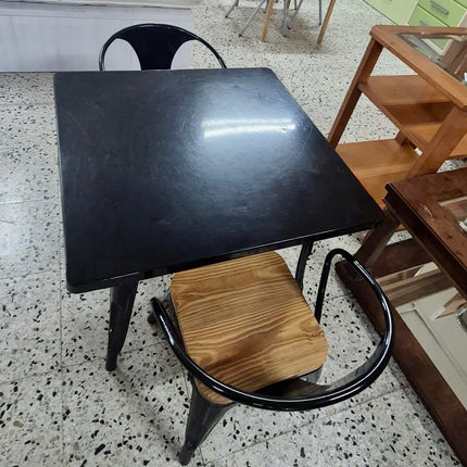 MESA DE METAL NEGRA + SILLAS JUVENIL