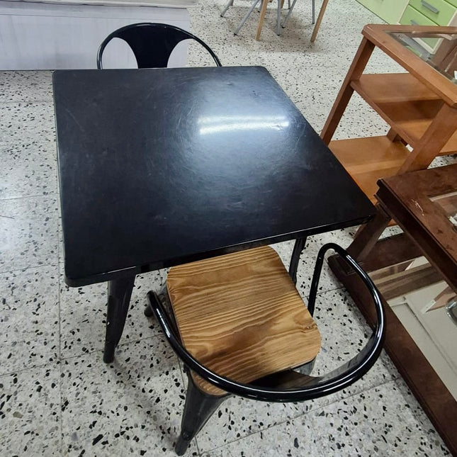 MESA DE METAL NEGRA + SILLAS JUVENIL