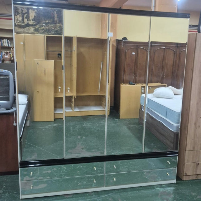 ARMARIO CUATRO PUERTAS